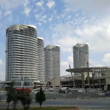 Basaksehir Shopping Center 3 アパート *
